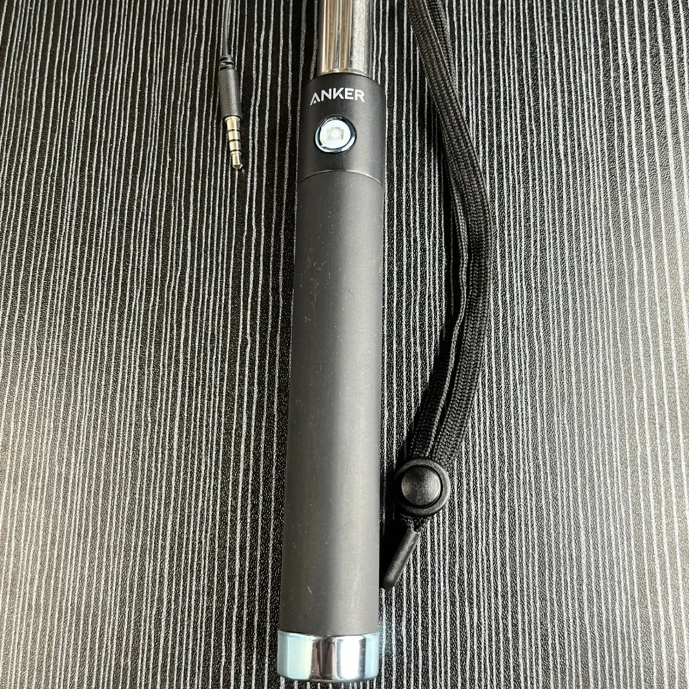 Anker Selfie Stick A7160 Wired Extendable Monopod Black Aluminum 31 Inch Max